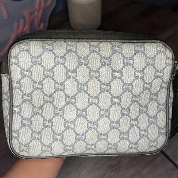 Gucci Plus Authentic Clutch/Wristlet EUC - Picture 12 of 13